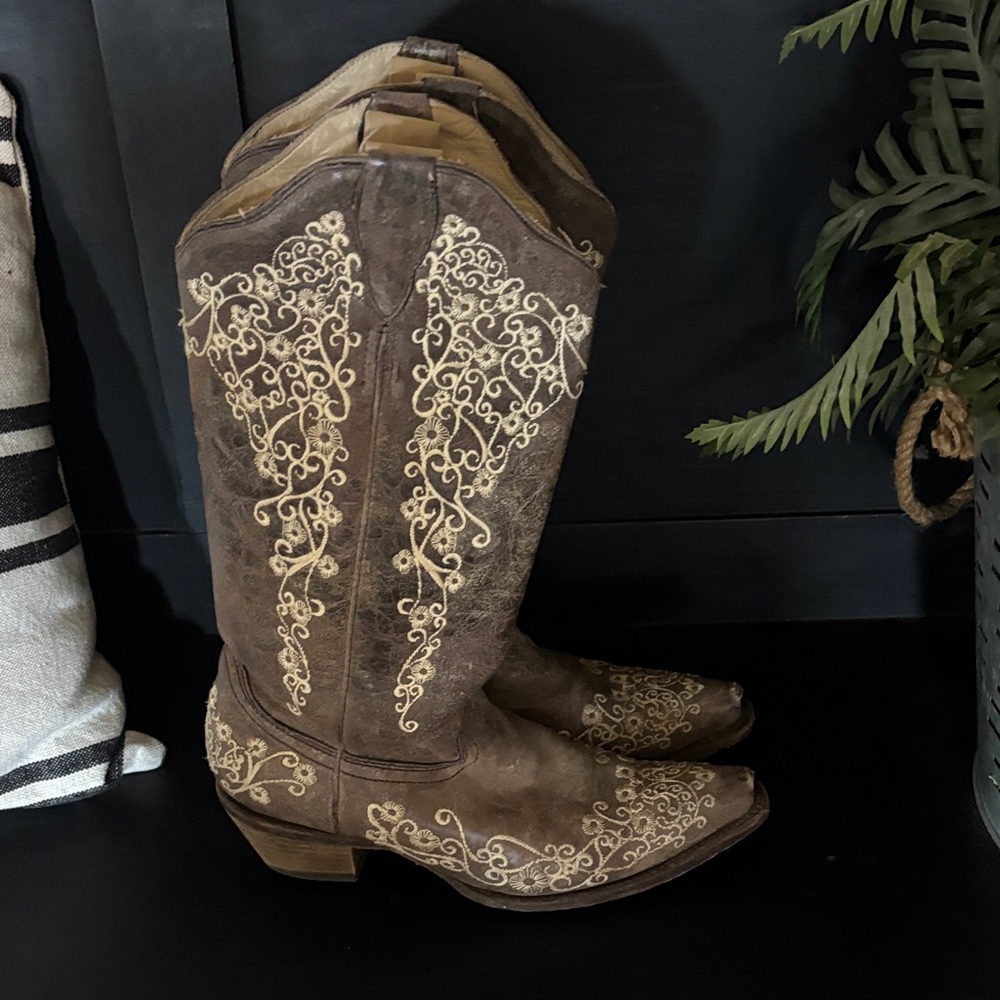 Corral Embroidered Brown Heeled Boots - image 4
